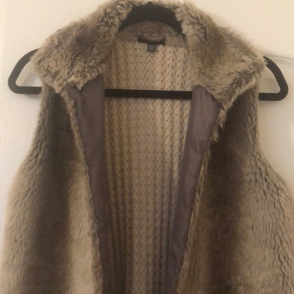Faux fur vest size M - Picture 2 of 2